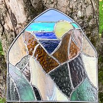 My project for course: Contemporary Stained Glass Design . Een project van Ontwerp van accessoires, Interieurontwerp,  Interieurdecoratie y DIY van Gill - 05.09.2022