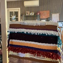 Mon projet du cours : Tissage et upcycling : découvrez la tapisserie en lirette. Projekt z dziedziny Projektowanie dodatków, Dekoracja wnętrz,  Tkactwo, Tkanie, Wzornictwo tekst i liów użytkownika Christelle Sèbe-courtois - 11.09.2022