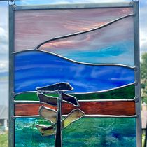 My project for course: Contemporary Stained Glass Design . Een project van Ontwerp van accessoires, Interieurontwerp,  Interieurdecoratie y DIY van mothmer - 12.09.2022
