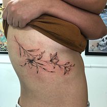 Meu projeto do curso: Técnicas de tatuagem blackwork com fine line. Tattoo Design, Floral, and Plant Design project by Rafael Campos - 09.10.2022