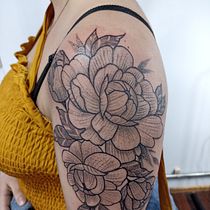 Mi proyecto del curso: Tatuaje botánico con puntillismo. Un progetto di Illustrazione tradizionale, Design di tatuaggi e Illustrazione botanica di Danae Mora Mercegue - 10.09.2022