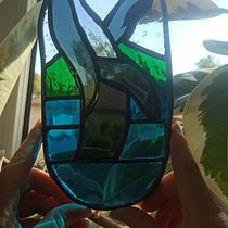 Mein Abschlussprojekt für den Kurs: Glaskunst: Entdecke die Technik der Bleiverglasung. Un proyecto de Diseño de complementos, Artesanía, Decoración de interiores y DIY de jelly.bean - 14.09.2022