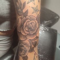 Mon projet du cours : Techniques de tatouage : l'ombrage grâce au pepper shading. Ilustração tradicional, e Desenho de tatuagens projeto de Jacky Jouanisson - 15.09.2022