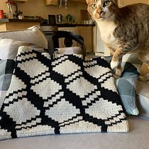 My project for course: Crochet Pattern Design: Find Your Signature Style. Un progetto di Design di accessori, Pattern design, Fiber Art, DIY, Uncinetto e Textile Design di Rossella Bonanno - 16.09.2022