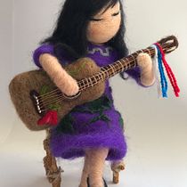 Violeta Parra. Artesanato, Design de brinquedos, Feltragem com agulha, e Design têxtil projeto de Eva Gajate Sánchez - 28.11.2022