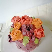 Flores de crema de mantequilla para cake design. Design, and DIY project by Erika Dominguez - 09.16.2022
