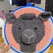 Mi proyecto del curso: Punch needle y crochet: crea personajes únicos. Arts, Crafts, To, Design, Embroider, Fiber Arts, DIY, Crochet, Punch Needle, and Textile Design project by Adreana Adreana - 09.14.2022