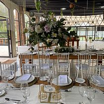 Mi proyecto del curso: Diseño y creación de composiciones florales. Un progetto di Interior design, Paesaggismo, Interior Design, DIY e Design floreale e vegetale di Doria Paz Cisternas Sandoval - 20.09.2022