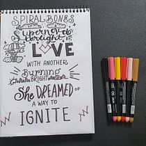Meu projeto do curso: Desenho criativo e lettering manual para iniciantes. Traditional illustration, Lettering, Drawing, H, and Lettering project by pamcastro26manu - 09.20.2022