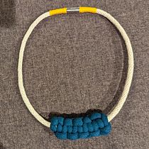 My project for course: Rope Jewelry for Beginners: Make Your Own Necklaces. Un progetto di Artigianato, Design di gioielli, Macramè e Textile Design di Chiaryn Miranda - 21.09.2022