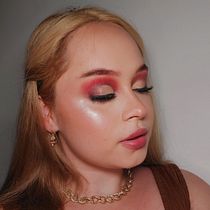 Mi proyecto del curso: Maquillaje profesional para sesiones de fotos. Film, Video, TV, Art Direction, Fashion Design, Fashion Photograph, Portrait Photograph, and Design project by katheqq97 - 09.24.2022