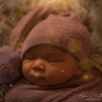 My new 2 day old daughter : Newborn Photography 101: Capture Their First Moments Ein Projekt aus dem Bereich Porträtfotografie, Digitalfotografie und Artistische Fotografie von andyclutterbuck89 - 19.09.2022