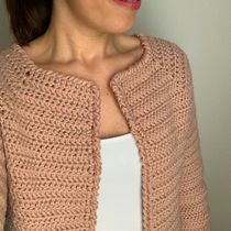 Mi proyecto del curso:  Top-down: prendas a crochet de una sola pieza. Un progetto di Fashion design, Fiber Art, DIY, Uncinetto, Textile Design, Fotografia e Cucito di Pilar Felicioni - 23.09.2022