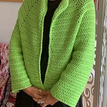 Mi chaqueta Green. Un progetto di Fashion design, Fiber Art, DIY, Uncinetto e Textile Design di Cynthia González - 20.09.2022
