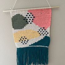 Mi proyecto del curso: Intarsia crochet: teje tus propios tapices. Fashion Design, Decoration, Fiber Arts, DIY, Crochet, and Textile Design project by Kari Miravete - 09.25.2022