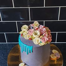 Mi proyecto del curso: Flores de crema de mantequilla para cake design. Design, and DIY project by Yenifer Barrios - 09.28.2022
