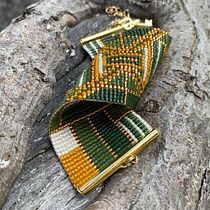 My project for course: Beaded Jewelry Design: Weave Elegant Patterns. Un progetto di Design di accessori, Artigianato, Design di gioielli e Fiber Art di medgarb - 28.09.2022