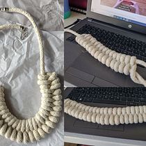 Mi proyecto del curso: Iniciación a la bisutería con cordón: fabrica tus propios collares. Un progetto di Artigianato, Design di gioielli, Macramè e Textile Design di Brenda East Goenaga - 29.09.2022