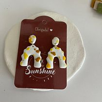 Meu projeto do curso: Design de bijuteria com polymer clay para iniciantes . Un progetto di Design di accessori, Artigianato, Design di gioielli e DIY di Mariana Pequeno - 28.09.2022