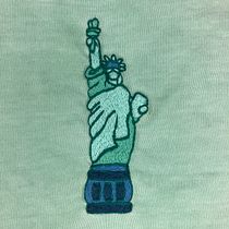 Upcycling con Bordado: "Estatua de la Libertad". Fashion Design, Embroider, Sewing, DIY, Upc, cling, and Textile Design project by Carlos Andrade - 09.12.2022