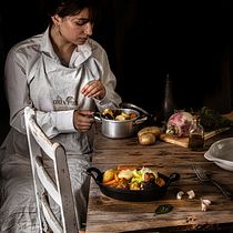 Portuguese table. Food Photograph, Instagram Photograph, Food St, and ling project by Janine Oliveira - 10.07.2022