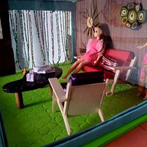 Groovy room for 6" dolls for course: Design and Build Miniature Interiors. Artesanato, Design de brinquedos, e DIY projeto de Valerie Suwanseree - 08.10.2022