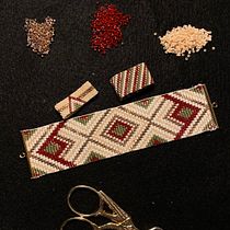 My project for course: Beaded Jewelry Design: Weave Elegant Patterns. Un progetto di Design di accessori, Artigianato, Design di gioielli e Fiber Art di shatskaya110 - 07.10.2022