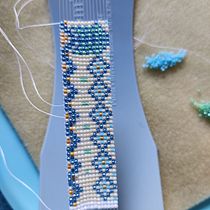 My project for course: Beaded Jewelry Design: Weave Elegant Patterns. Un progetto di Design di gioielli, Design di accessori, Artigianato e Fiber Art di Krishna G - 13.10.2022