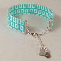 project for course: Beade Jewelry Design: Weave Elegant Patterns. Un progetto di Design di accessori, Artigianato e Design di gioielli di Elaine Flook - 13.09.2022
