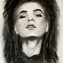 My project for course: Artistic Charcoal Portraiture: Creating Atmosphere. Ilustração tradicional, Artes plásticas, Desenho, Desenho de retrato, Desenho realista, e Desenho artístico projeto de danielleoron - 13.10.2022
