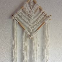 Mon projet du cours : Introduction à la tenture en macramé. Un progetto di Design di accessori, Artigianato, Fiber Art, Macramè e Textile Design di Charlotte - 15.04.2022
