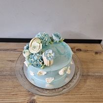 My project for course: Decorative Buttercream Flowers for Cake Design. Design, and DIY project by Sally Chen - 10.22.2022