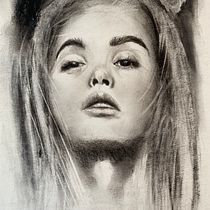 Il mio progetto del corso: Ritratto artistico al carboncino: creare atmosfere. Ilustração tradicional, Artes plásticas, Desenho, Desenho de retrato, Desenho realista, e Desenho artístico projeto de marisa_marc - 17.10.2022