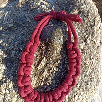 Mi proyecto del curso: Iniciación a la bisutería con cordón: fabrica tus propios collares. Un progetto di Artigianato, Design di gioielli, Macramè e Textile Design di laurallariz - 18.10.2022