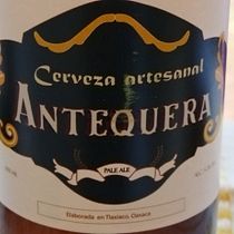 Etiqueta de cerveza artesanal Antequera con técnica de Fileteado Porteño. Lettering, Poster Design, H, and Lettering project by Javier Hernández - 10.16.2022