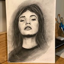 My project for course: Artistic Charcoal Portraiture: Creating Atmosphere. Ilustração tradicional, Artes plásticas, Desenho, Desenho de retrato, Desenho realista, e Desenho artístico projeto de carolinezenss - 19.10.2022