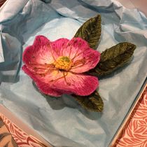 My project for course: Stumpwork Embroidery: Create 3D Ornaments . Een project van Sieradenontwerp, Borduurwerk y Textielontwerp van joeandmarymarshall - 21.10.2022