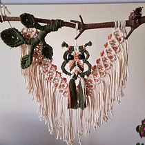 My project for course: 3D Macramé for Botanical Wall Hanging. Un proyecto de Artesanía, Interiorismo, Tejido, Macramé y Diseño textil de herlinde.deneire - 25.10.2022