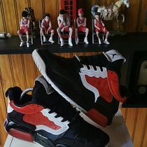 Mi proyecto del curso: Restauración y personalización de sneakers. Un progetto di Design di accessori, Fashion design, Pittura acrilica, DIY, Upc e cling di diego.winchesta3030 - 27.10.2022