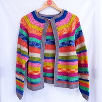 Meu projeto do curso:  Top-down: roupas de crochê sem costura Finalizado. Fashion Design, Fiber Arts, DIY, Crochet, and Textile Design project by Fabiane Machado - 10.30.2022