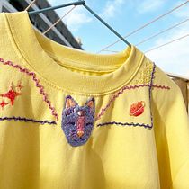 Mi proyecto del curso: Bordado a mano sobre ropa: diseña una composición. Un proyecto de Bordado, Upc, cling y Diseño textil de flor_atencia - 30.10.2022