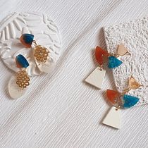 Resin Jewelry Earrings with recycle old jewelry. Un progetto di Design di accessori, Artigianato, Design di gioielli e DIY di Neco Lee - 01.10.2022