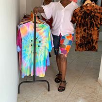 Mi proyecto del curso: Teñido tie dye: llena de color tus prendas. Arts, Crafts, Fashion Design, DIY, Textile D, eing, and Textile Design project by Yohana Yirleza Ballesteros Mosquera - 11.04.2022