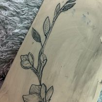 Meu projeto do curso: Tatuagem botânica com pontilhismo. Un progetto di Illustrazione tradizionale, Design di tatuaggi e Illustrazione botanica di martasrf2001 - 05.11.2022