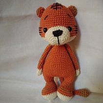Mi proyecto del curso: Diseño de amigurumis: crea personajes de crochet. Arts, Crafts, Fiber Arts, Art To, s, Creating with Kids, Crochet, and Amigurumi project by Eliana Lemos - 10.30.2022