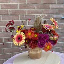 My project for course: Floral Decoration: Joyful and Colorful Compositions Ein Projekt aus dem Bereich DIY, Blumen- und Pflanzendesign, Innendesign, L, schaftsbau und Dekoration von Innenräumen von Patricia Pelea - 08.11.2022