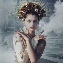 Cloud Goddess. Photograph, Photograph, Post-production, Photo Retouching, Digital Photograph, Fine-Art Photograph, and Photomontage project by Desireé Martín - 11.13.2022