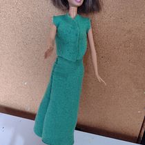 conjunto de falda y vestido verde. Un proyecto de Diseño de juguetes, Costura, DIY y Diseño textil de Jocelyn Armenta Solorzano - 12.02.2018