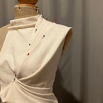 Mój projekt z kursu: Wprowadzenie do drapowania tkanin: twórz odzież damską. Fashion Design, Sewing, Patternmaking, and Dressmaking project by Aga Gurgacz - 11.17.2022