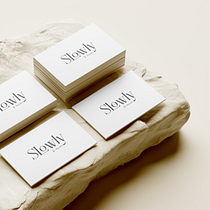 SLOWLY: Creación de un logotipo original desde cero. Un projet de Design , Br, ing et identité, Design graphique , et Création de logos de paulapalacioslopez - 18.11.2022